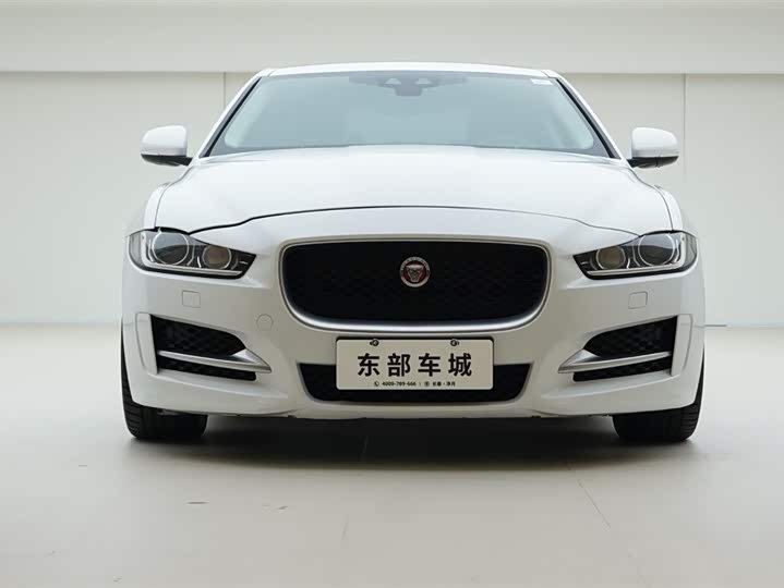 Jaguar XE 2015 2.0 T 240 PS R-Sport — фото 2