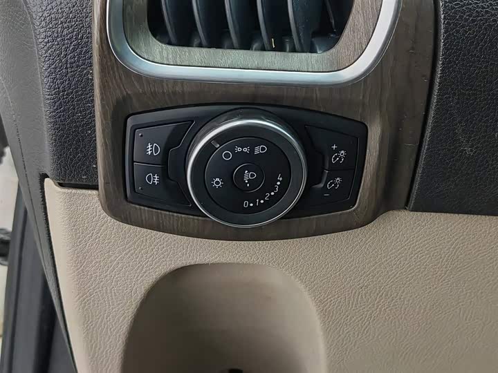 Ford Tourneo — фото 21