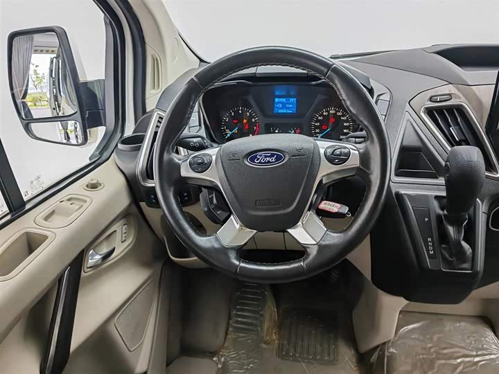 Ford Tourneo — фото 11