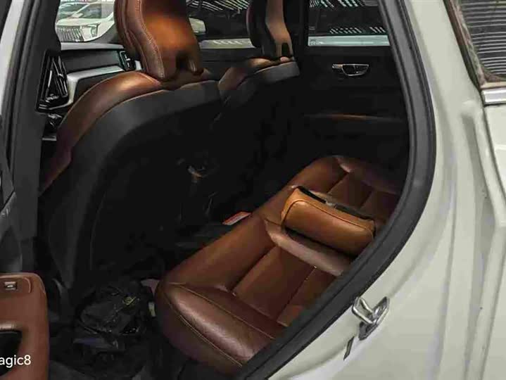 Volvo XC60 2021 T 5 4 WD — фото 5