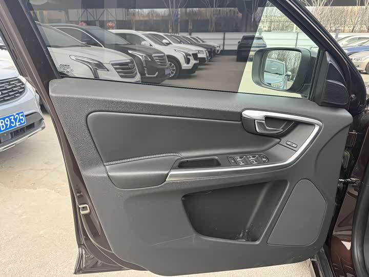 Volvo XC60 2017 T 5 — фото 3