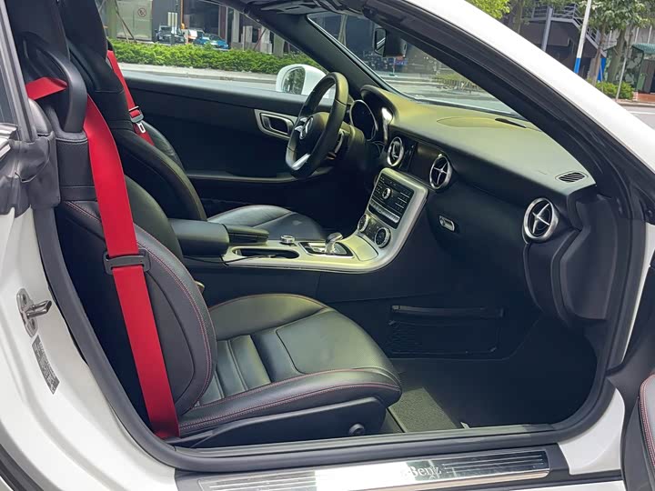 Mercedes-Benz SLC 2018 SLC 300 Sport — фото 5