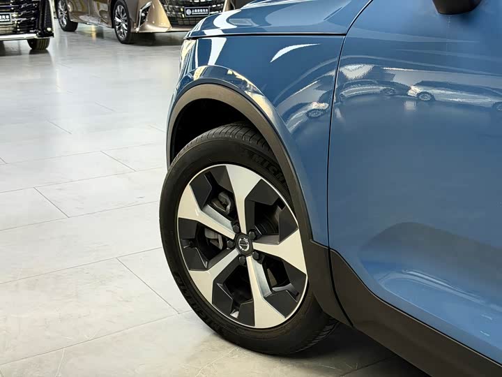 Volvo XC40 2023 B 4 WD — фото 20