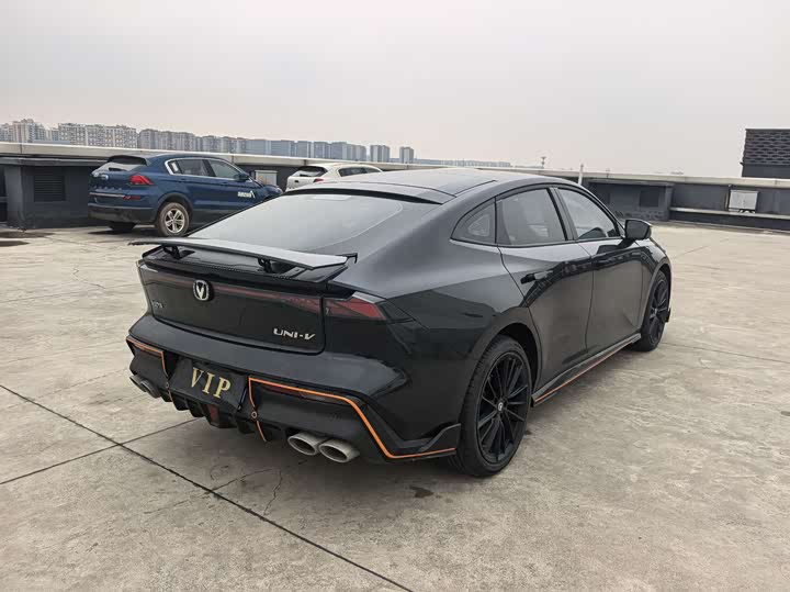 Changan UNI-V 2023 1.5 T — фото 13