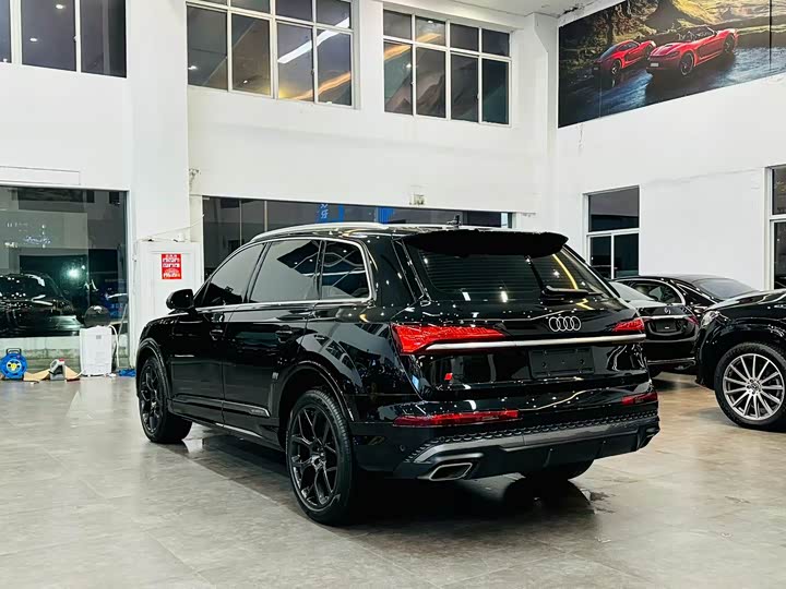 Audi Q7 2025 55 TFSI quattro S line — фото 4