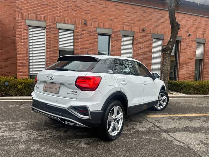 Audi Q2L 2024 35 TFSI — фото 4