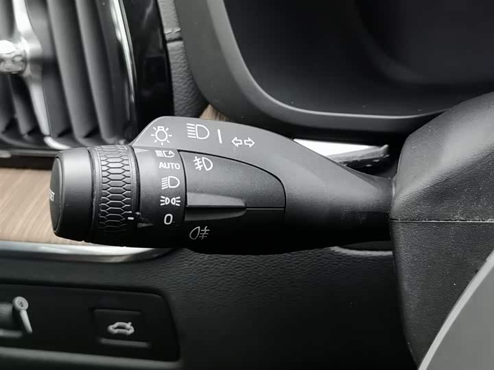 Volvo XC60 2022 B 5 4 WD — фото 21