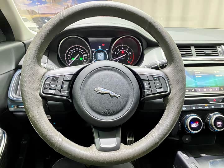 Jaguar E-PACE 2018 P 200 S V — фото 10