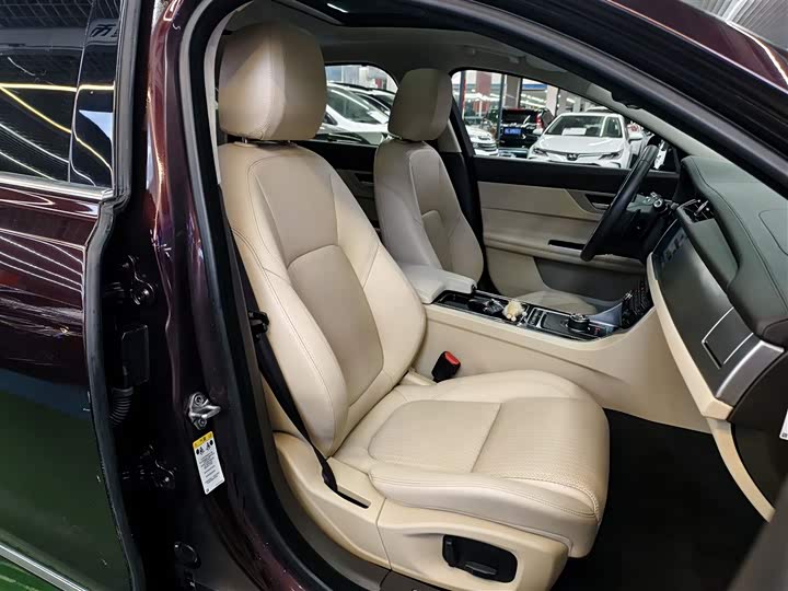 Jaguar XFL 2018 XFL 2.0 T 250 PS — фото 20