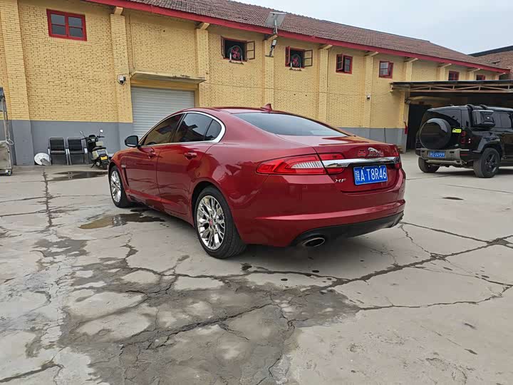 Jaguar XF 2015 XF 2.0 T — фото 7