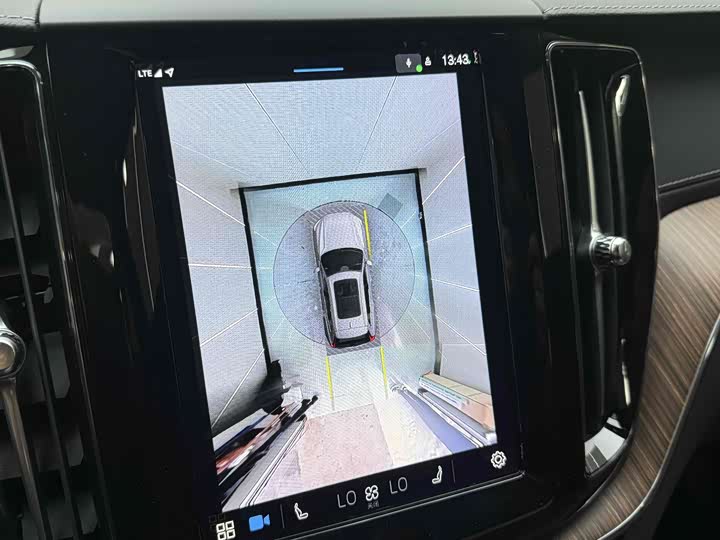 Volvo XC60 Hybrid 2024 T 8 PHEV 4 WD — фото 16