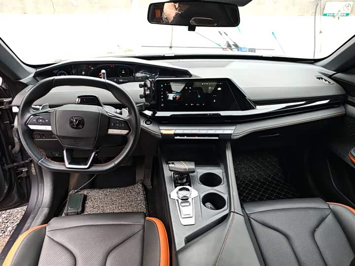 Changan UNI-V 2023 1.5 T Premium — фото 10