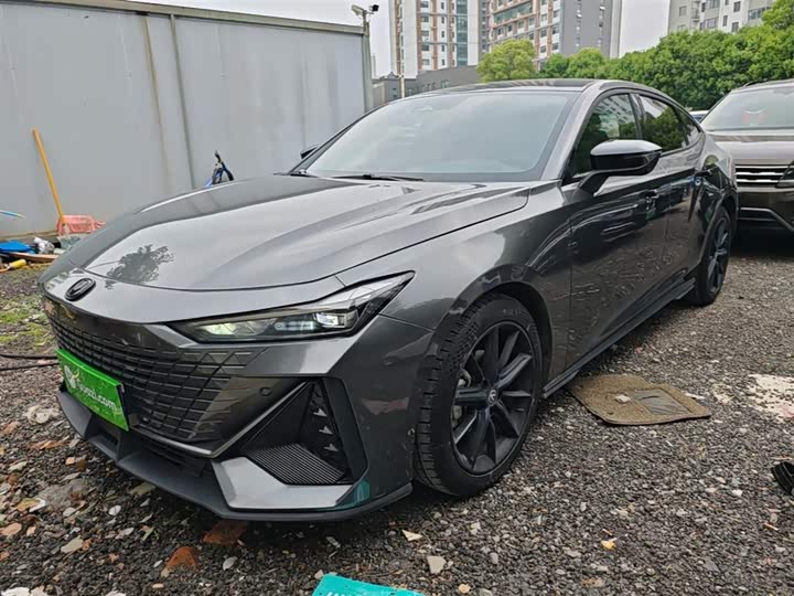 Changan UNI-V 2023 1.5 T Premium — фото 1