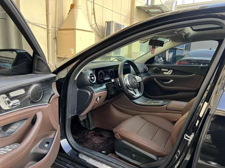 Mercedes-Benz E-Class 2019 E 300 L Luxury — фото 7