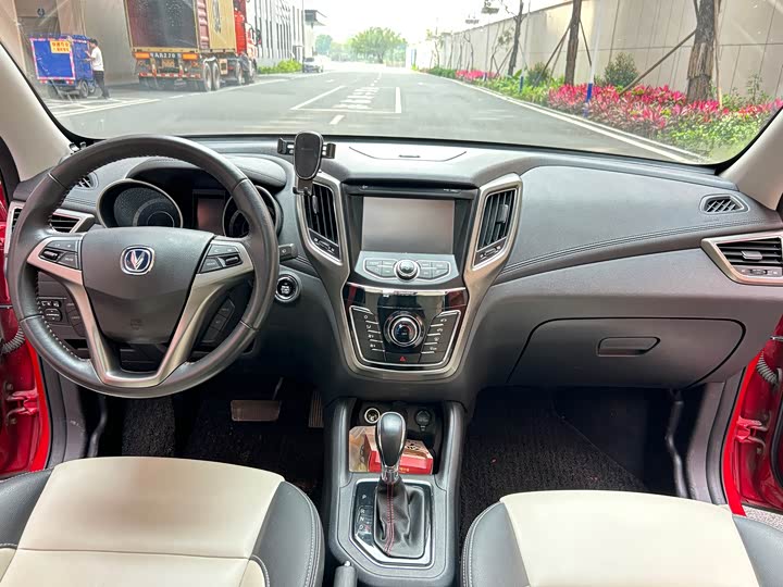 Changan CS35 2017 1.6 L ATLuxury — фото 8