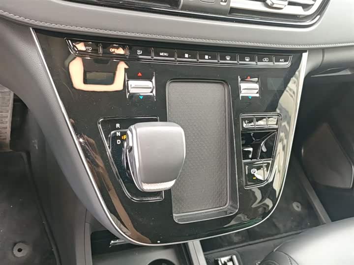 Hongqi HQ9 PHEV 2024 2.0 T 4 WD — фото 14