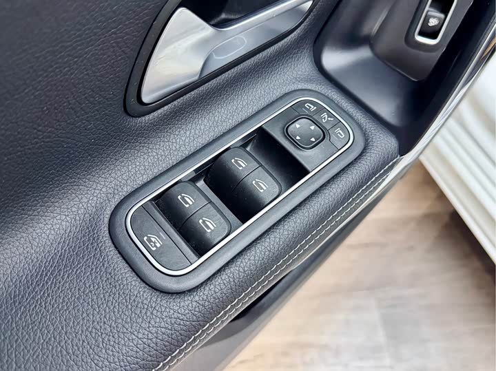 Mercedes-Benz A-Class 2022 A 200 L — фото 11