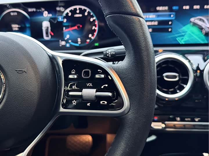 Mercedes-Benz A-Class 2022 A 200 L — фото 20