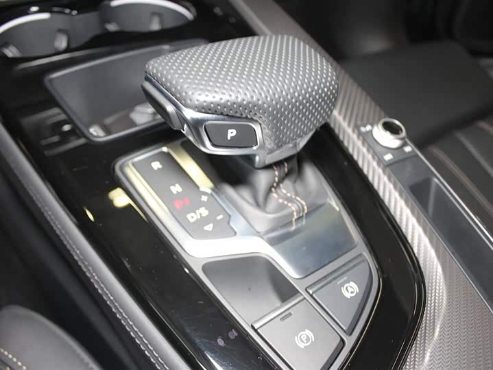 Audi A4L 2024 40 TFSI quattro RS — фото 12