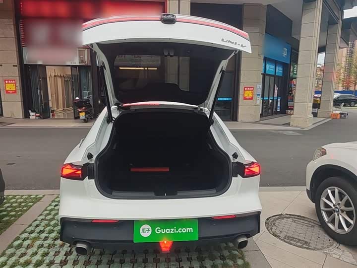 Changan UNI-V 2022 1.5 T Premium — фото 19