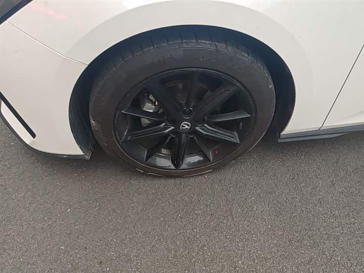 Changan UNI-V 2022 1.5 T Premium — фото 23