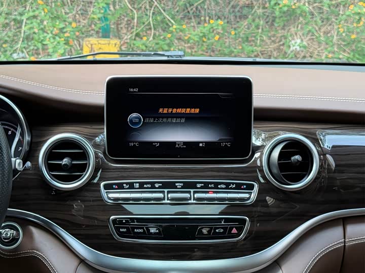 Mercedes-Benz V-Class 2017 V 260 — фото 9