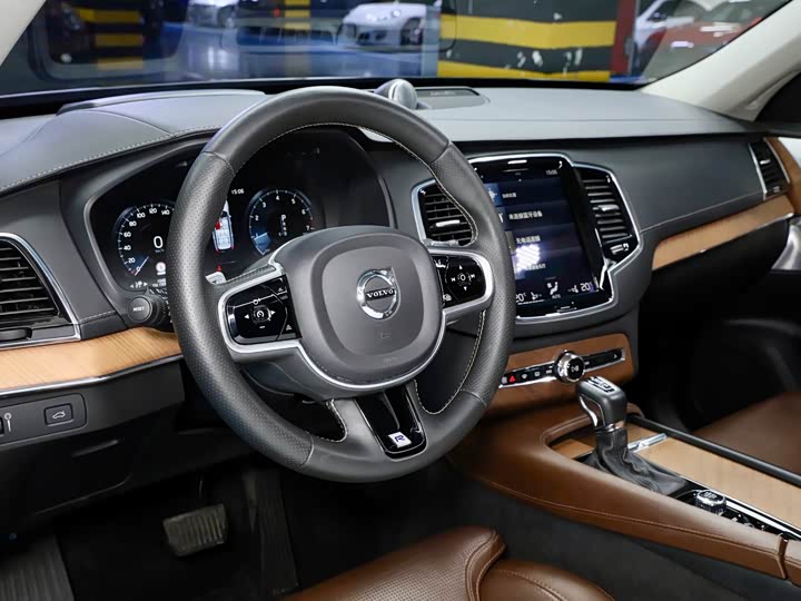 Volvo XC90 2018 T 6 7 — фото 14
