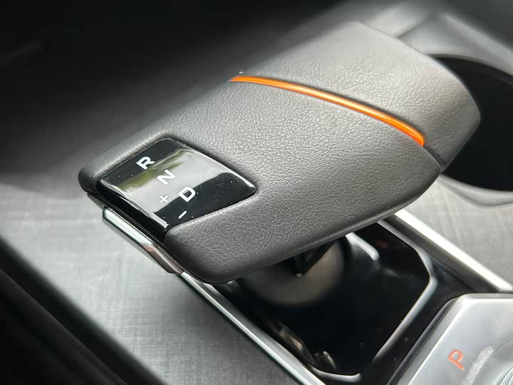 Changan UNI-V 2024 1.5 T Sport — фото 19