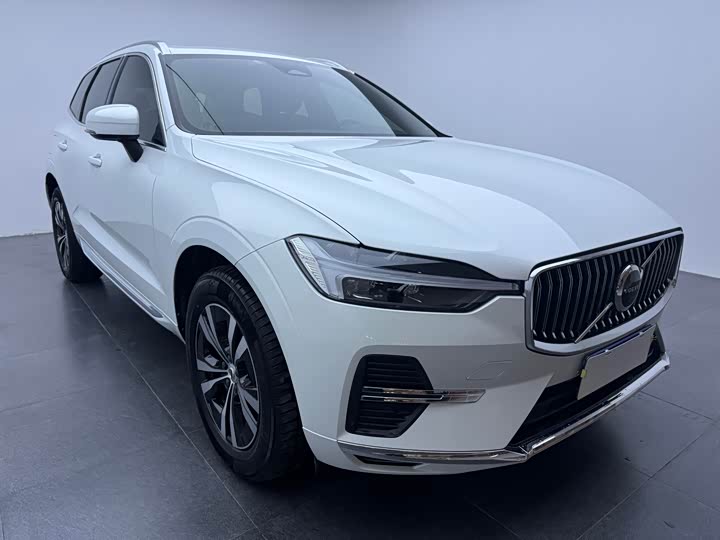 Volvo XC60 2022 B 5 4 WD — фото 3