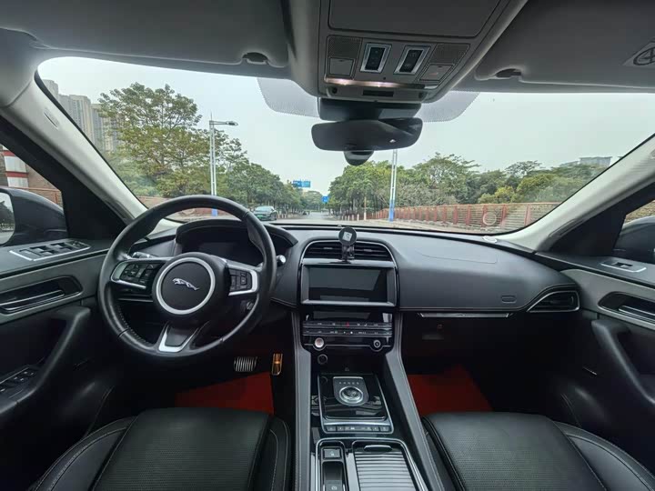 Jaguar F-PACE 2020 2.0 T — фото 6