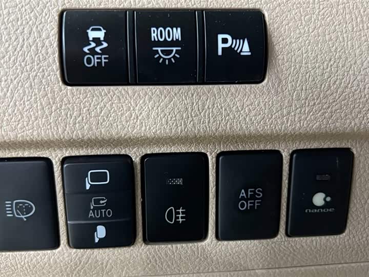 Toyota Alphard — фото 21