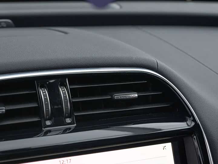 Jaguar XEL 2020 2.0 T 200 PS R-DYNAMIC S — фото 17