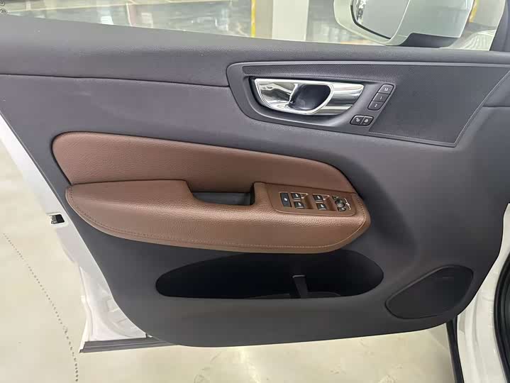 Volvo XC60 2020 T 5 4 WD — фото 11
