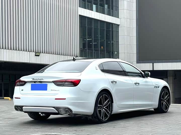 Maserati Quattroporte — фото 9