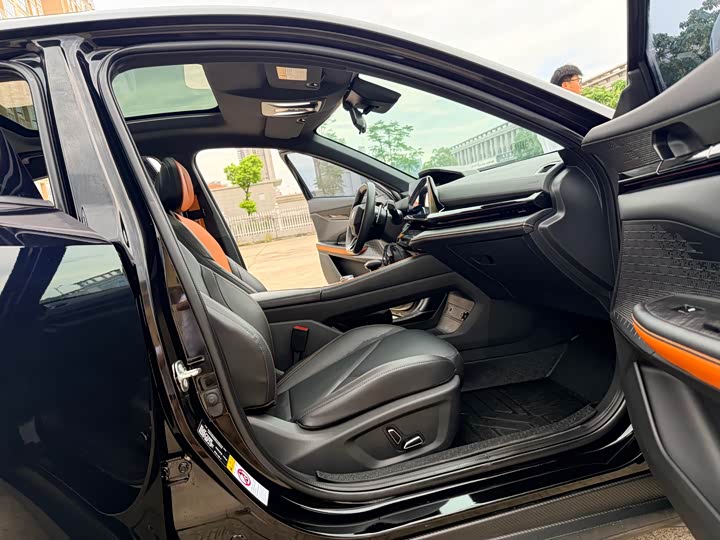 Changan UNI-V 2023 1.5 T Premium — фото 10