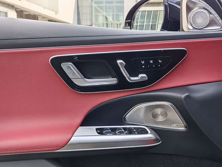 Mercedes-Benz E-Class 2024 E 300 L Sport — фото 10