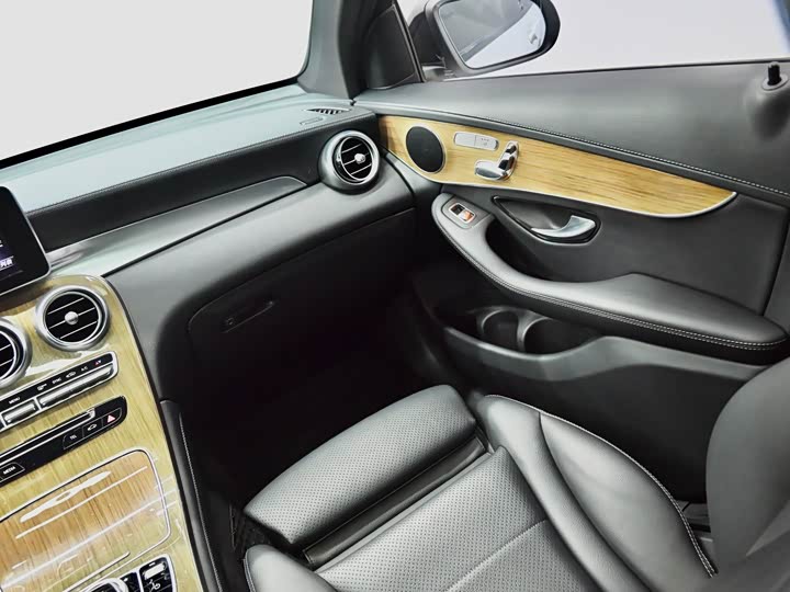 Mercedes-Benz GLC 2019 GLC 260 4 MATIC SUV — фото 10