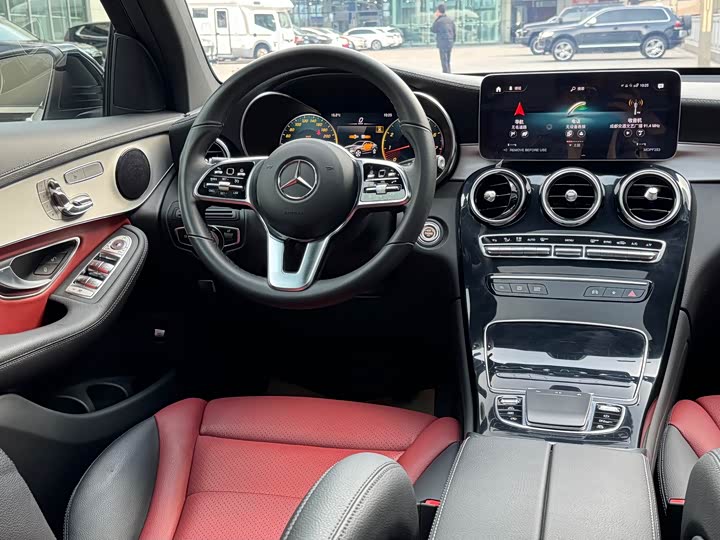 Mercedes-Benz GLC 2023 GLC 260 4 MATIC SUV — фото 18