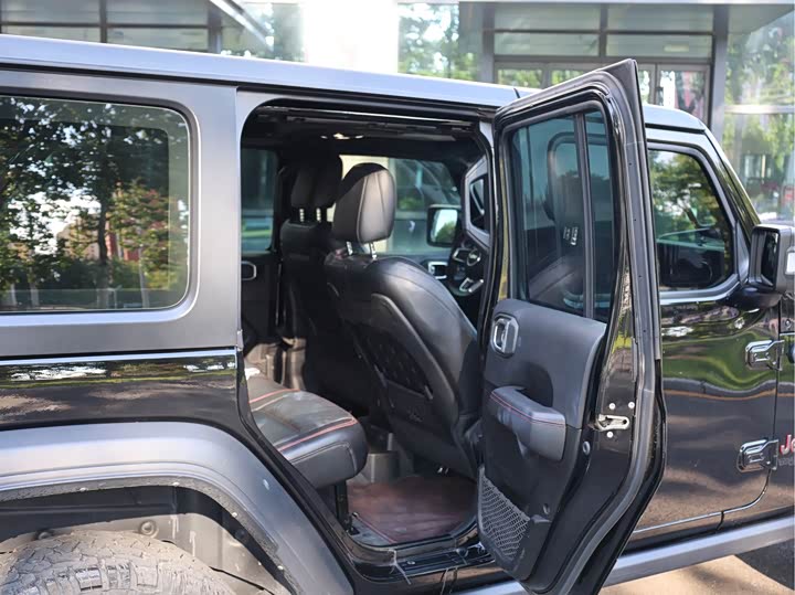 Jeep Wrangler — фото 17