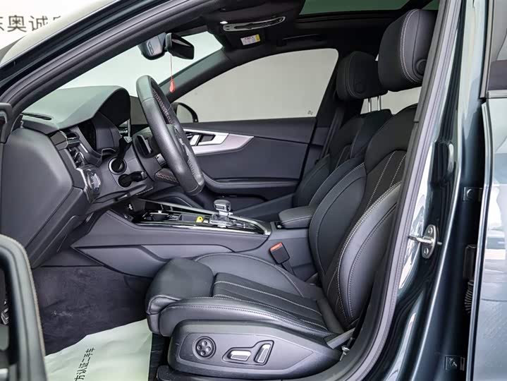 Audi A4L 2024 40 TFSI quattro RS — фото 10