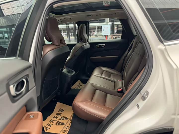 Volvo XC60 2019 T 5 4 WD VI — фото 6
