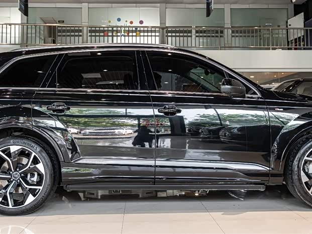Audi Q7 2023 55 TFSI quattro S line Sport — фото 4