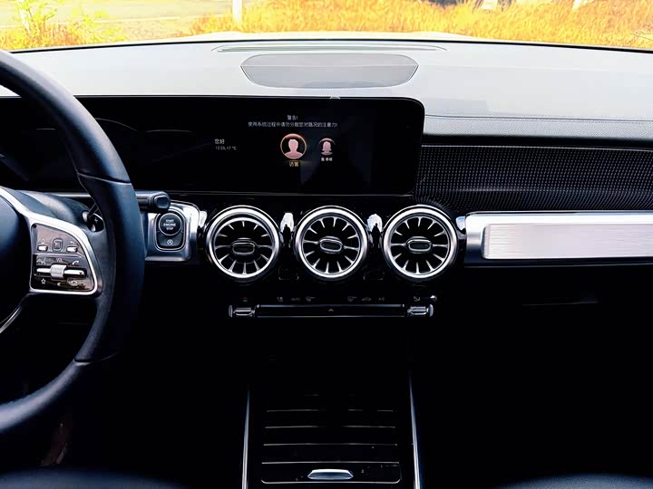 Mercedes-Benz GLB 2021 GLB 200 — фото 24