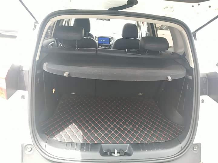 Changan CS15 2016 1.5 L AT — фото 19
