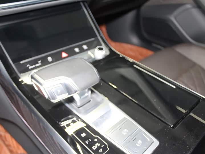 Audi A8 2021 A 8 L 50 TFSI quattro Comfort — фото 12