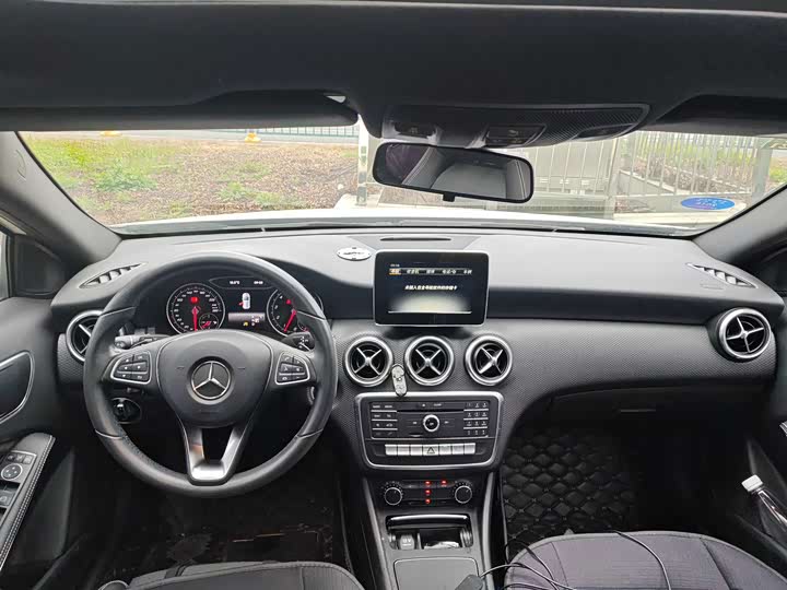 Mercedes-Benz A-Class 2016 A 200 — фото 10