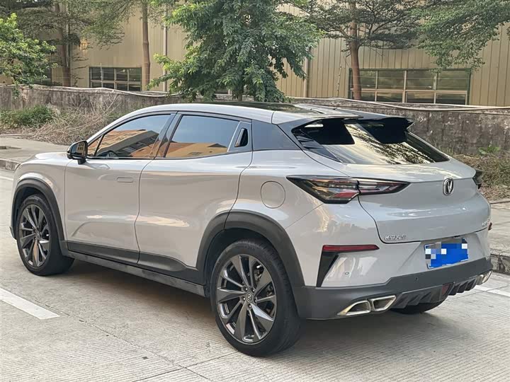 Changan UNI-T 2022 1.5 T Premium — фото 4