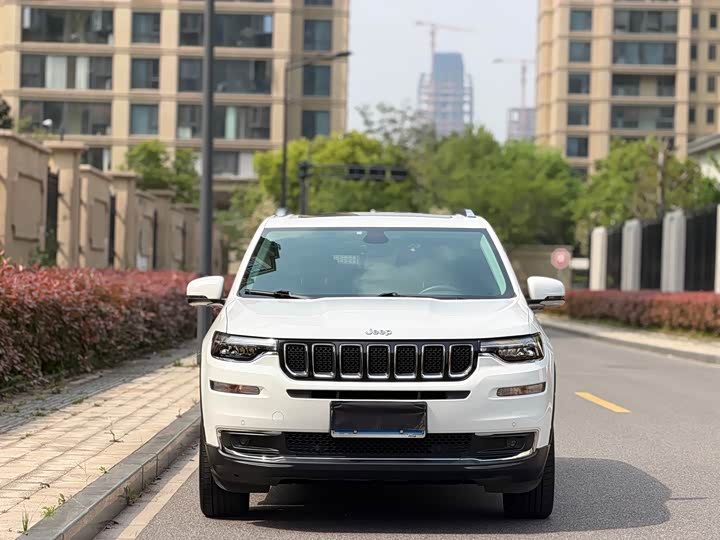 Jeep Grand Commander — фото 2
