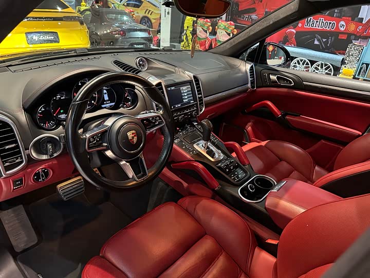 Porsche Cayenne 2016 Cayenne Turbo S 4.8 T — фото 9