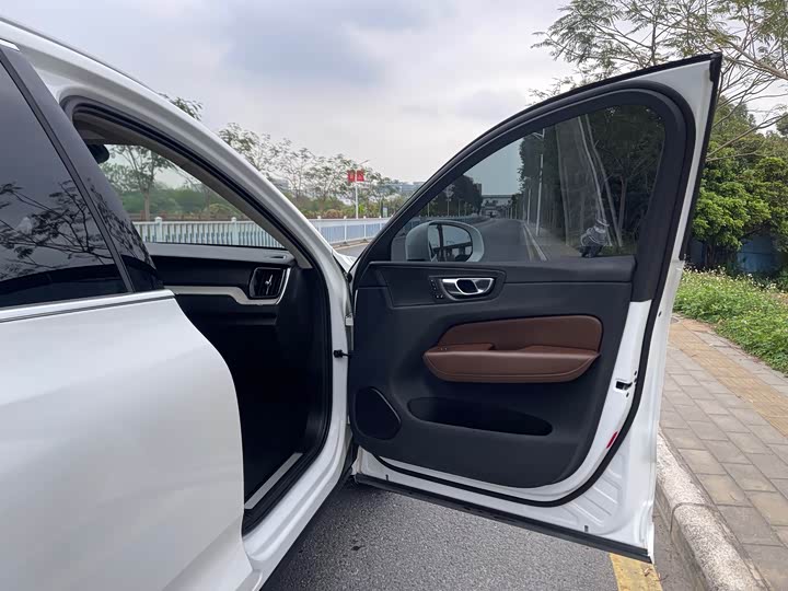 Volvo XC60 2020 T 5 4 WD — фото 11
